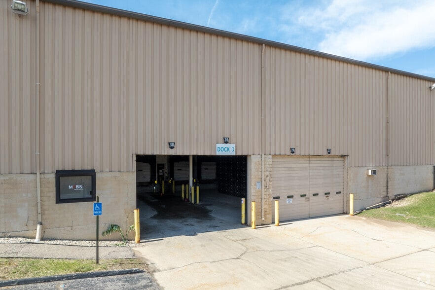 43155-43159 W 9 Mile Rd, Novi, MI for lease - Building Photo - Image 3 of 14