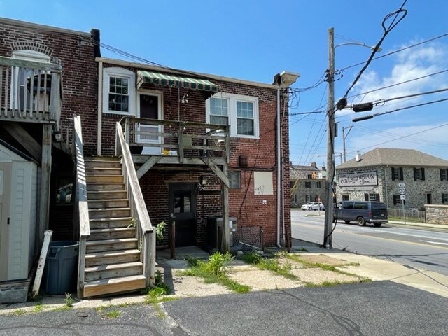 623 W Lancaster Ave, Wayne, PA à vendre - Photo du bâtiment - Image 2 de 5