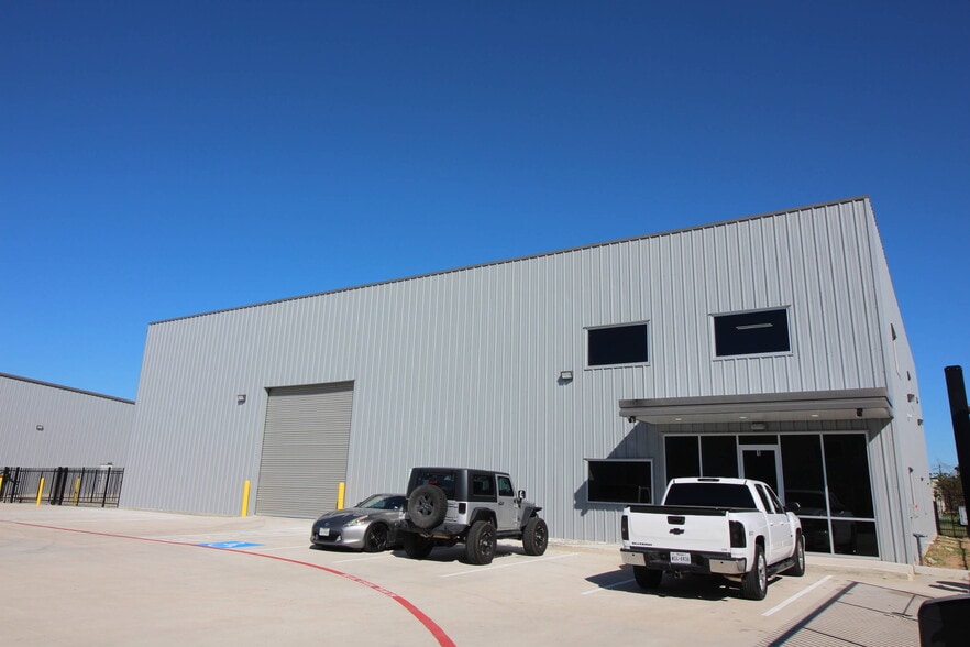 Theall Business Park portefeuille de 4 propriétés à vendre sur LoopNet.ca - Photo du bâtiment - Image 1 de 20