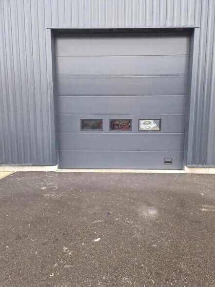 Flex dans SAINT-OUEN-L'AUMONE à louer - Photo du bâtiment - Image 3 de 7