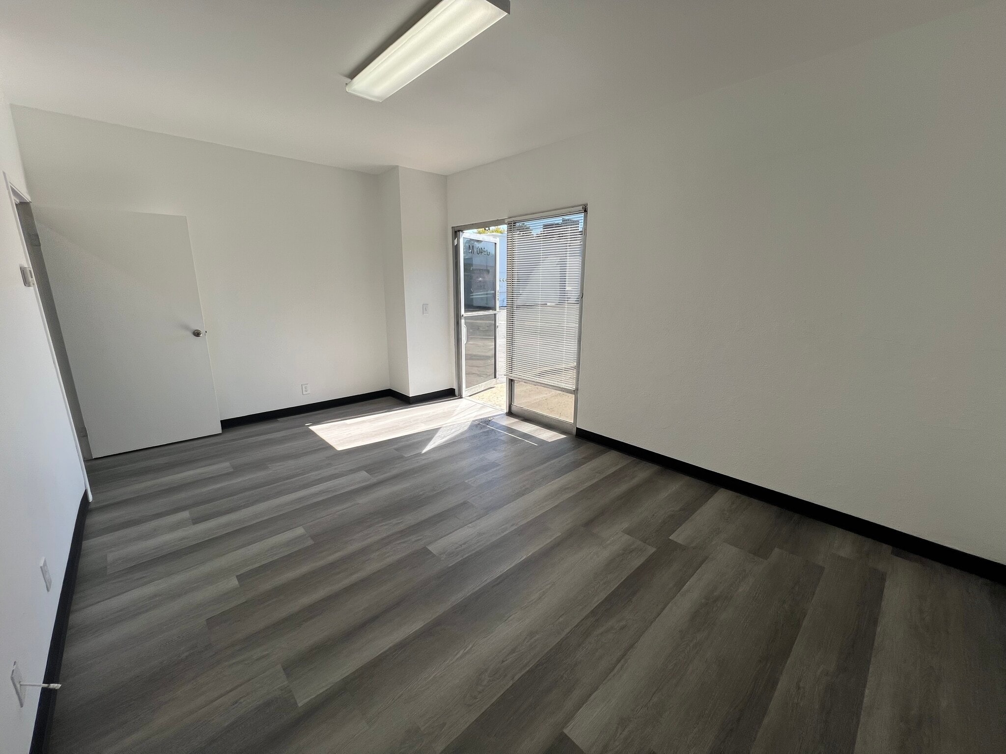 8980 Benson Ave, Montclair, CA à louer Photo intérieure- Image 1 de 2