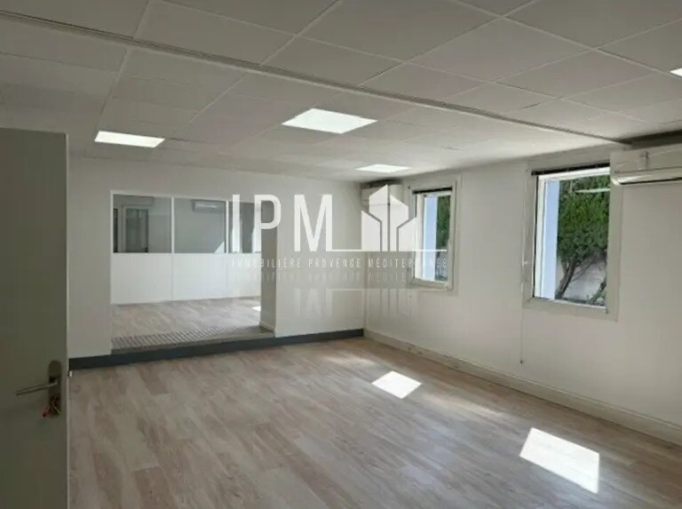Office in Aix-en-Provence for lease - Interior Photo - Image 3 of 20
