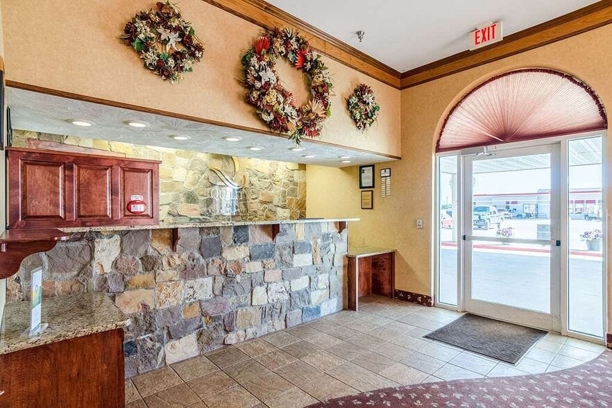 1420 W 3rd St, Alliance, NE for sale - Lobby - Image 3 of 17