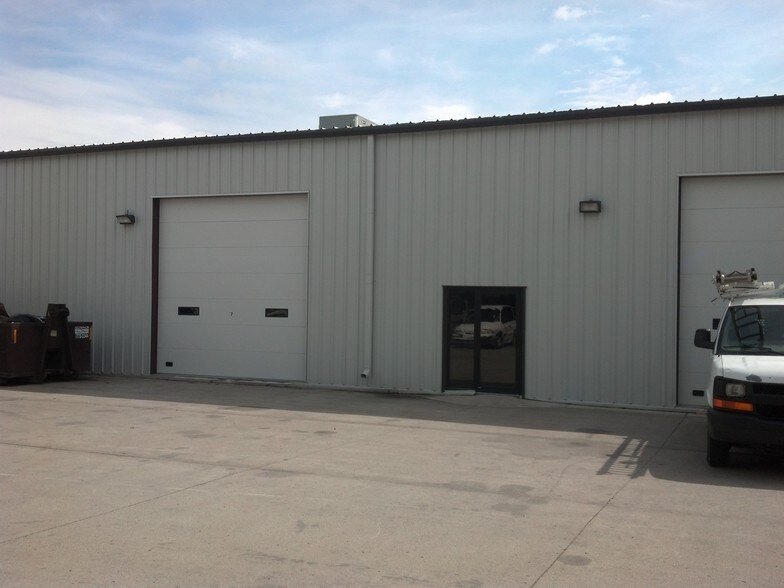 4051 Gateway Dr, Grand Forks, ND à louer - Photo du bâtiment - Image 2 de 5