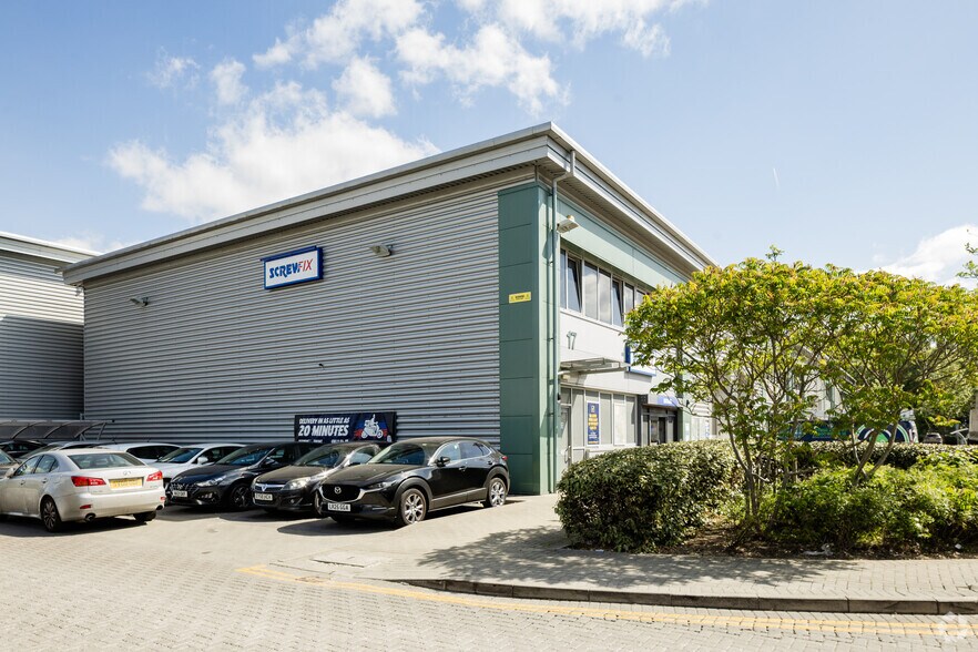 Cowley Mill Rd, Uxbridge à louer - Photo du bâtiment - Image 2 de 2