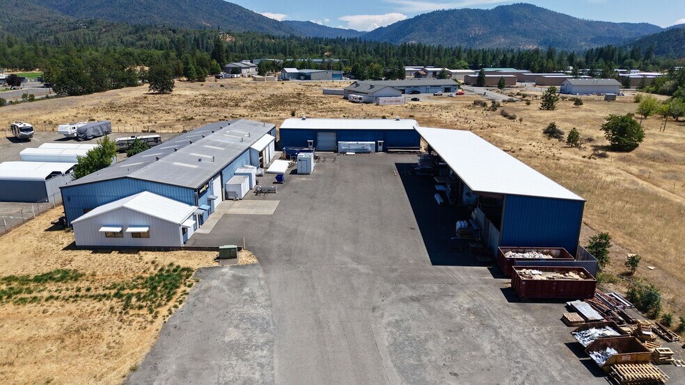 5887 Monument Dr, Grants Pass, OR à vendre - Photo du bâtiment - Image 2 de 19