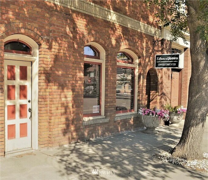 214 Pine St, Okanogan, WA à vendre - Photo du bâtiment - Image 2 de 11