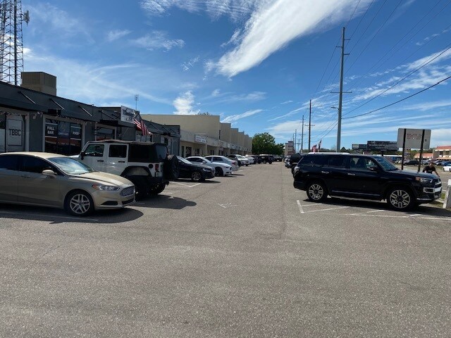 4030-4040 W Waters Ave, Tampa, FL à louer - Photo du bâtiment - Image 3 de 3