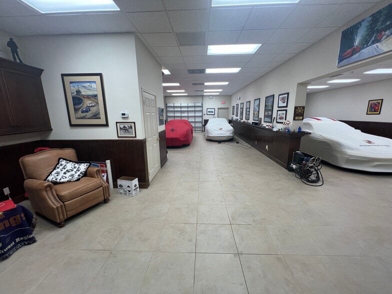 212 N U.S. Hwy 1, Tequesta, FL à vendre - Photo du bâtiment - Image 3 de 8