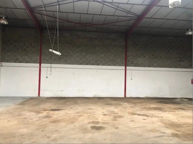 Industriel dans SAINT-OUEN-L'AUMONE à louer - Photo du bâtiment - Image 3 de 17