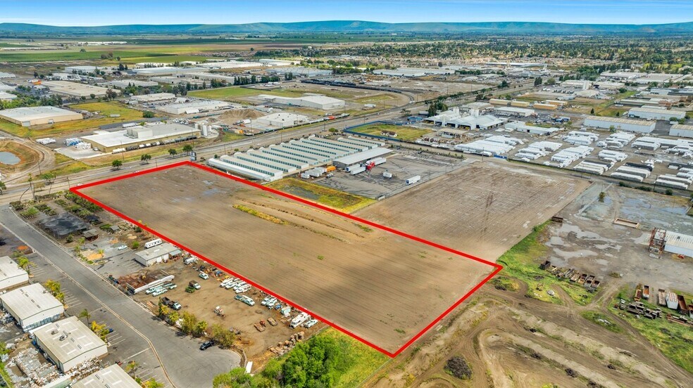 7939 Goshen ave, Visalia, CA à vendre - Photo du bâtiment - Image 2 de 6