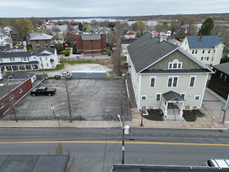 28 Market St, Warren, RI à louer - Photo du bâtiment - Image 1 de 66
