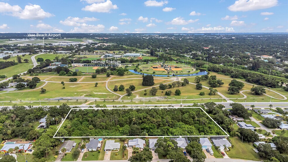 2301 43rd Ave, Vero Beach, FL à vendre - Photo du bâtiment - Image 1 de 15