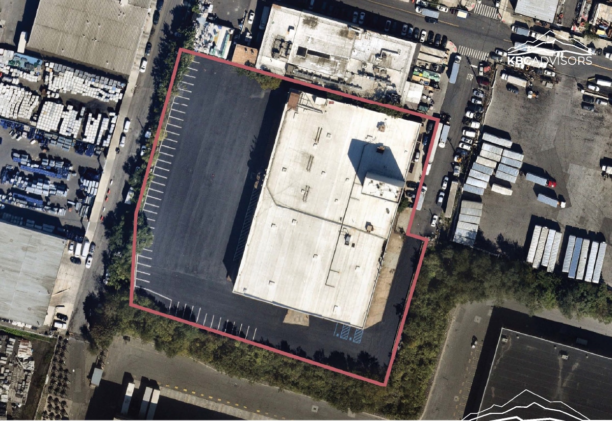 5530 46th St, Maspeth, NY à louer Photo du bâtiment- Image 1 de 4