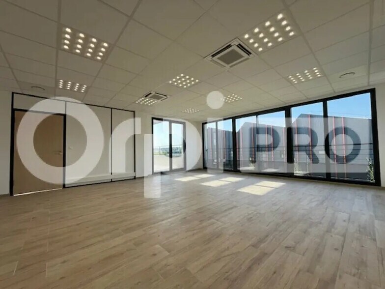Office in Limeil-Brévannes for lease - Interior Photo - Image 2 of 14