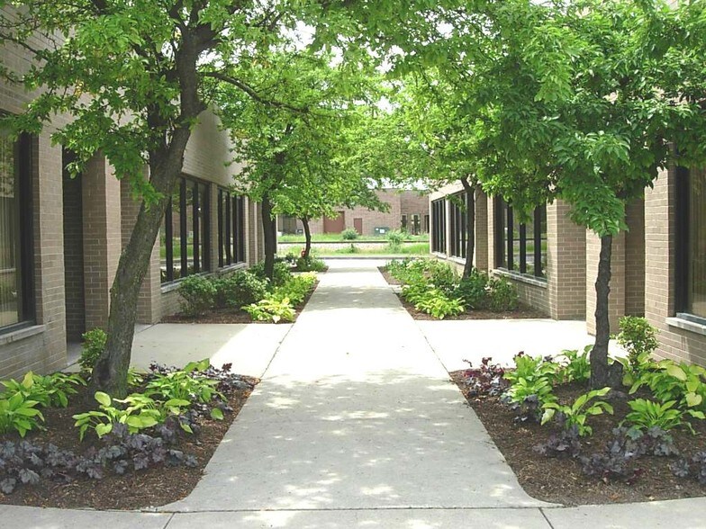 220-320 Howard Ave, Des Plaines, IL à vendre - Photo du bâtiment - Image 2 de 43