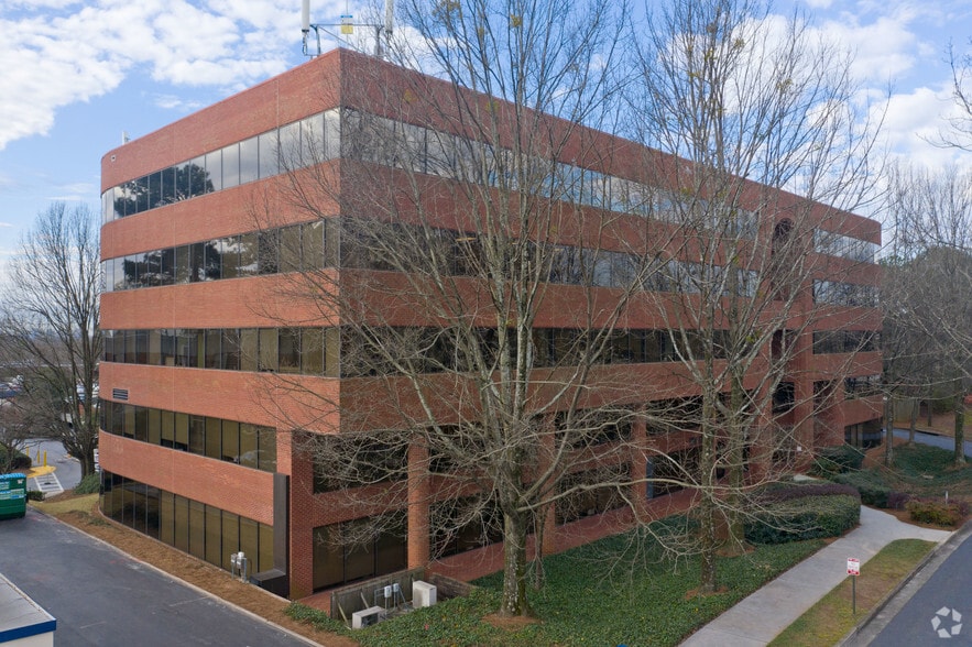 975 Johnson Ferry Rd NE, Atlanta, GA for lease - Building Photo - Image 3 of 9
