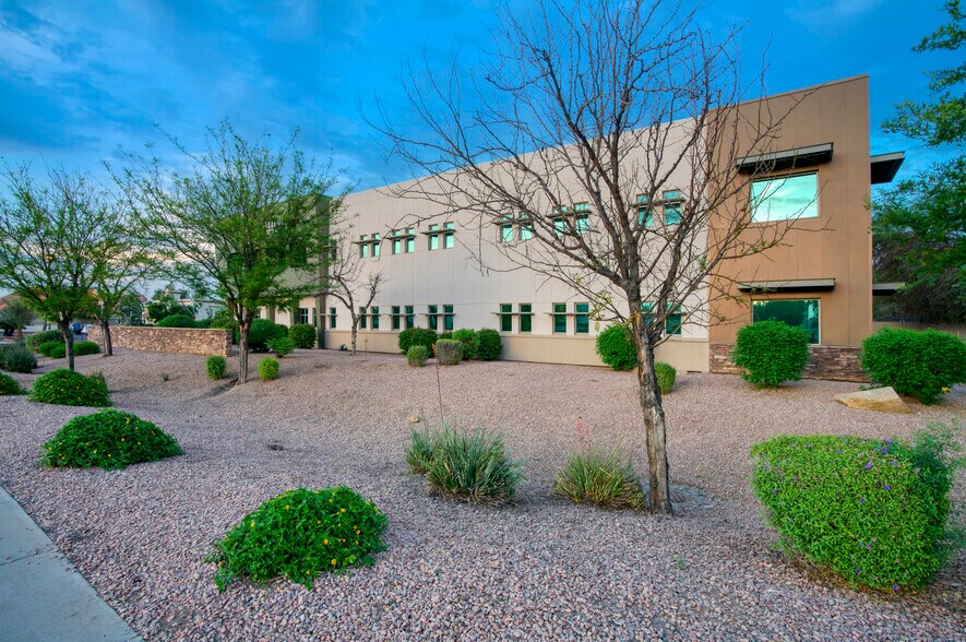 6301 S McClintock Dr, Tempe, AZ à louer - Photo du bâtiment - Image 2 de 14