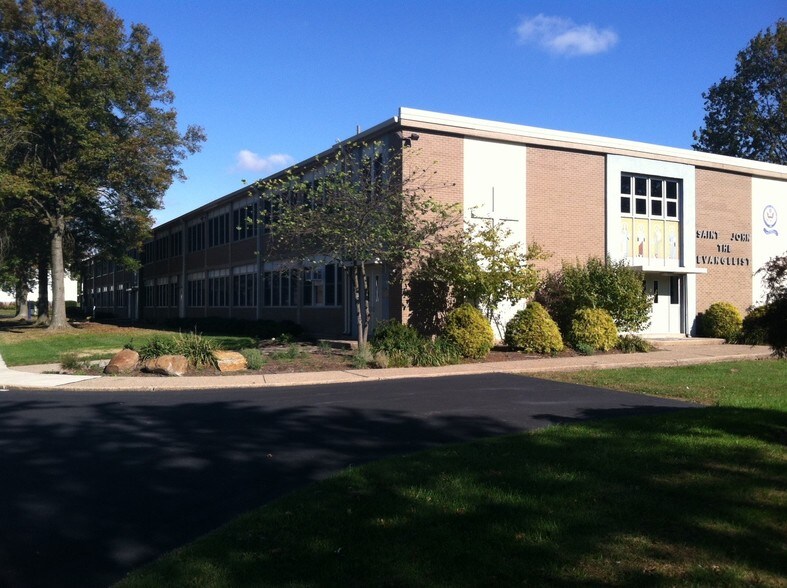 752 Big Oak Rd, Morrisville, PA à louer - Photo du bâtiment - Image 1 de 1