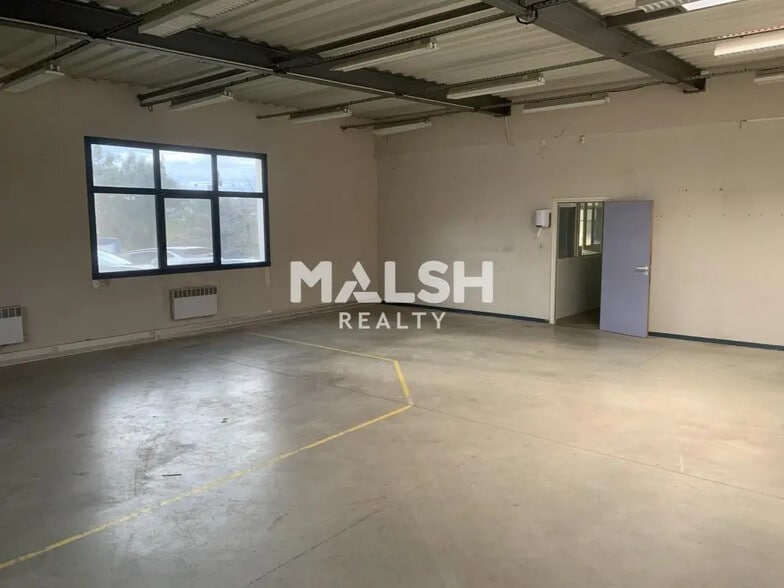 Office in Saint-Quentin-Fallavier for lease - Interior Photo - Image 3 of 14