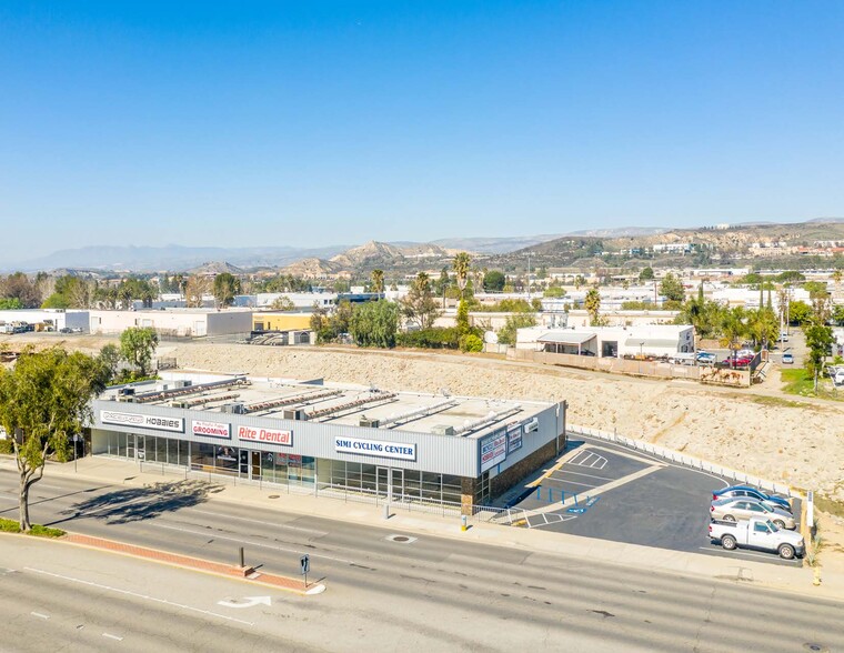 859-897 E Los Angeles Ave, Simi Valley, CA à vendre - Photo du bâtiment - Image 1 de 1