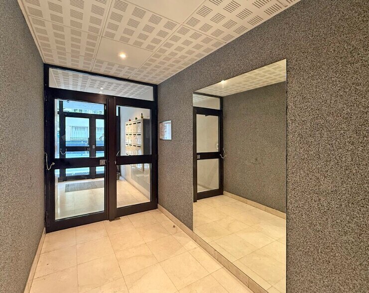 Bureau dans Paris à vendre - Photo du bâtiment - Image 2 de 15