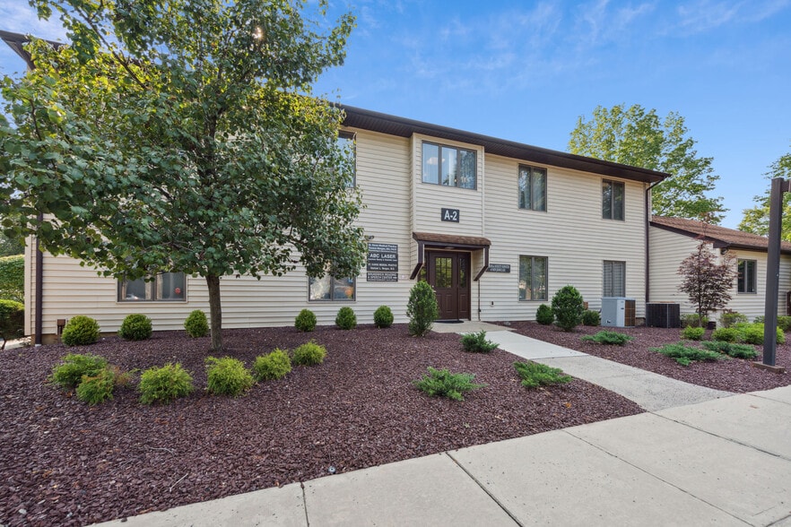 A2 Brier Hill Ct, East Brunswick, NJ for lease - Primary Photo - Image 1 of 17