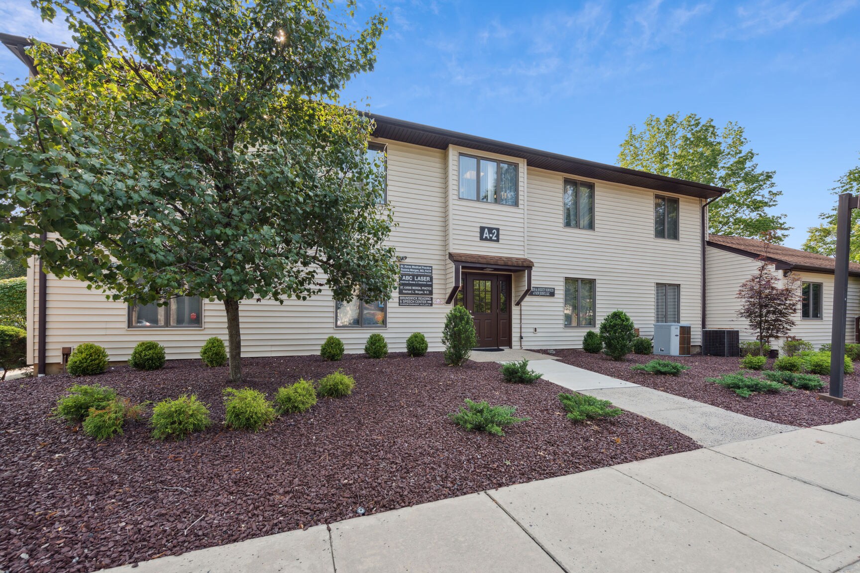 A2 Brier Hill Ct, East Brunswick, NJ à louer Photo principale- Image 1 de 18