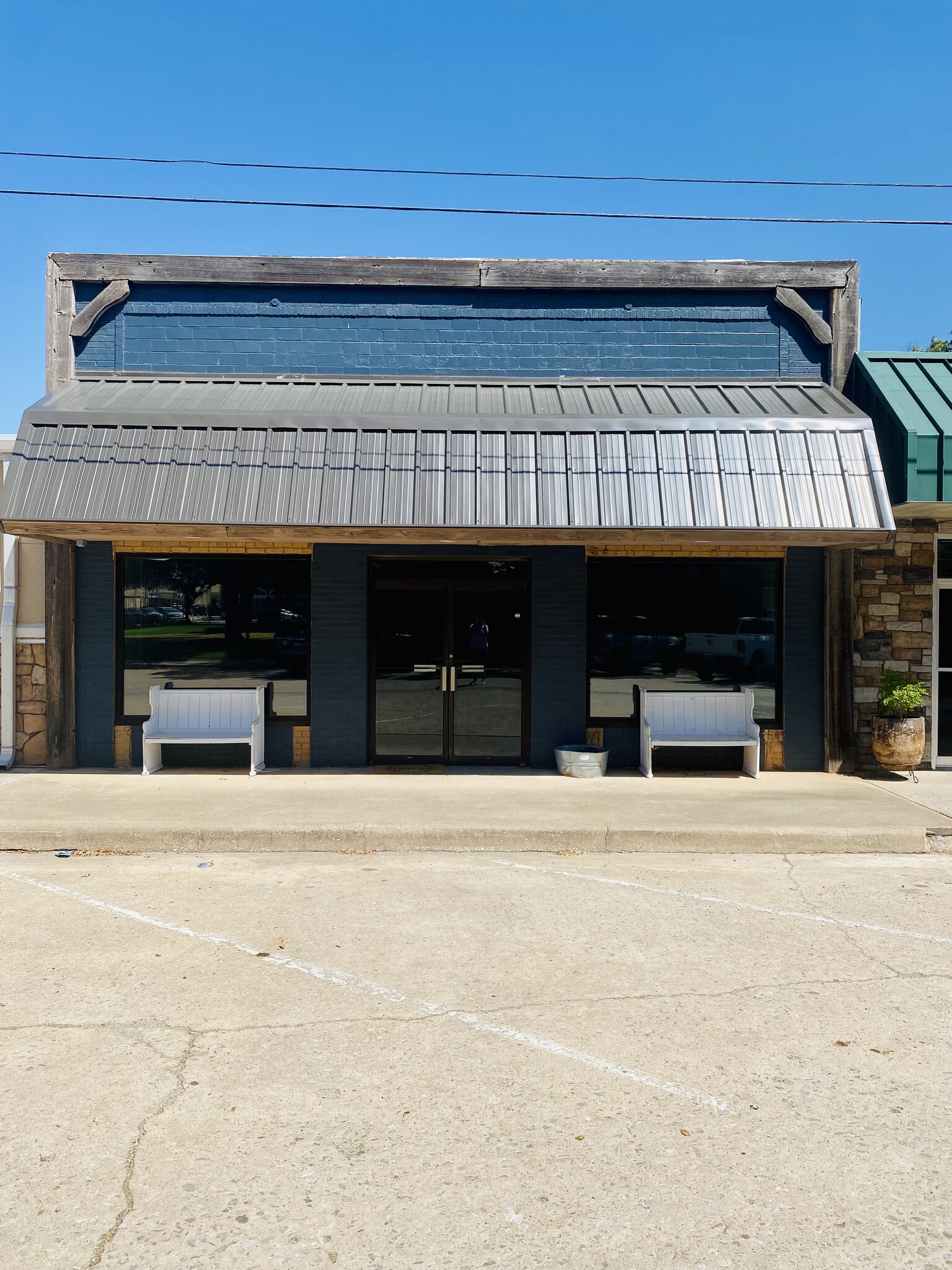 114 W Ikard St, Henrietta, TX for sale Primary Photo- Image 1 of 27