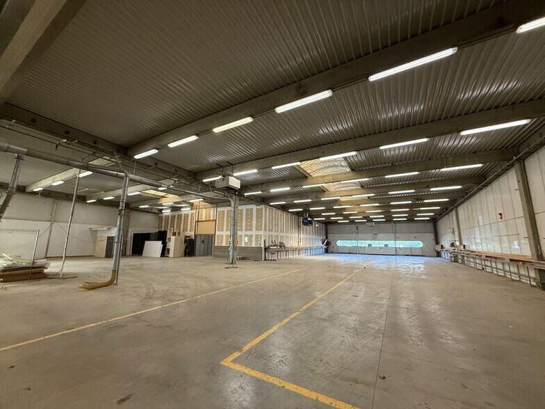Flex in Mérignac for lease - Interior Photo - Image 2 of 4