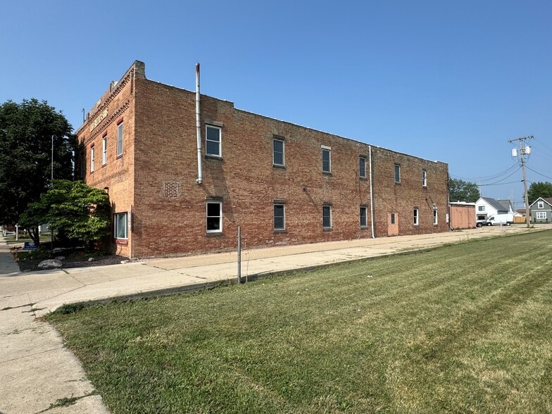 503 S Main St, Nappanee, IN à vendre - Photo du bâtiment - Image 2 de 14