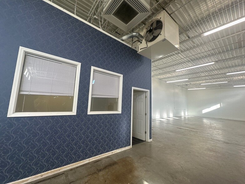 5743 West Park Ave, Saint Louis, MO for lease - Building Photo - Image 2 of 3