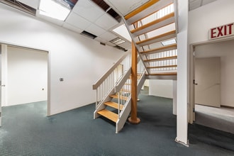 4008 Warren St, Elmhurst, NY for lease Interior Photo- Image 2 of 3