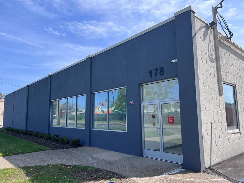 178 Commerce Rd, Carlstadt, NJ for sale - Building Photo - Image 2 of 37