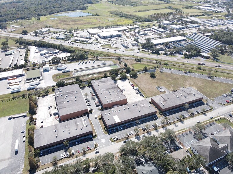 2335 Commerce Point Dr, Lakeland, FL à louer - Photo du bâtiment - Image 2 de 11