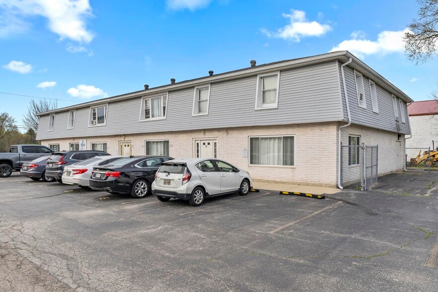 303 E Main St, Enon, OH à vendre - Photo principale - Image 1 de 13