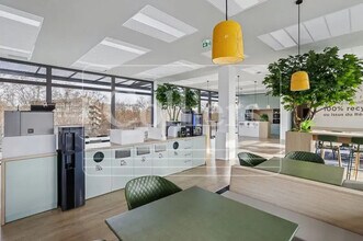 Office in Villeurbanne for lease Interior Photo- Image 2 of 29