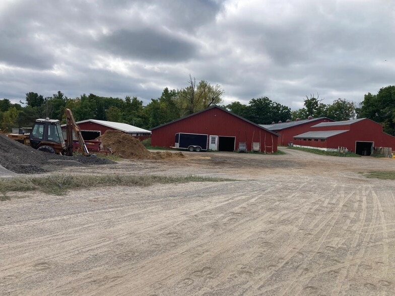 2442 N Creek Rd, Lake View, NY for sale - Primary Photo - Image 1 of 13