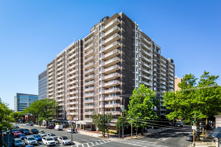 5480 Wisconsin Ave, Chevy Chase, MD à louer - Photo principale - Image 1 de 49