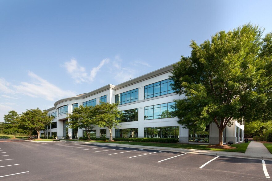 4000 CentreGreen Way, Cary, NC for lease - Building Photo - Image 2 of 3