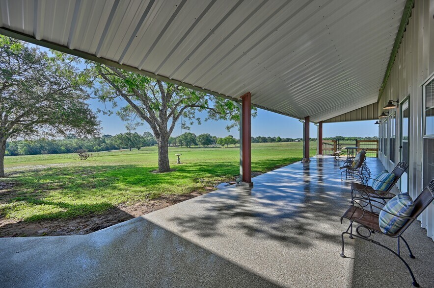 126 S Berlin Rd, Brenham, TX à vendre - Photo du bâtiment - Image 3 de 30