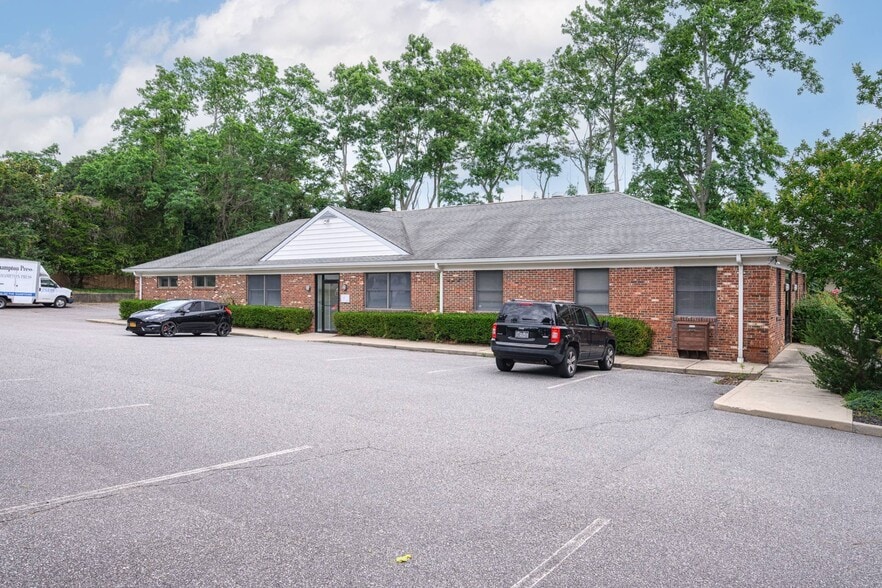 135 Windmill Ln, Southampton, NY for sale - Building Photo - Image 2 of 29