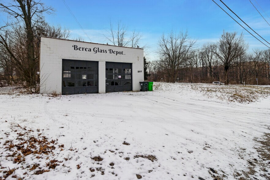 358 N Rocky River Dr, Berea, OH à vendre - Photo du bâtiment - Image 1 de 5