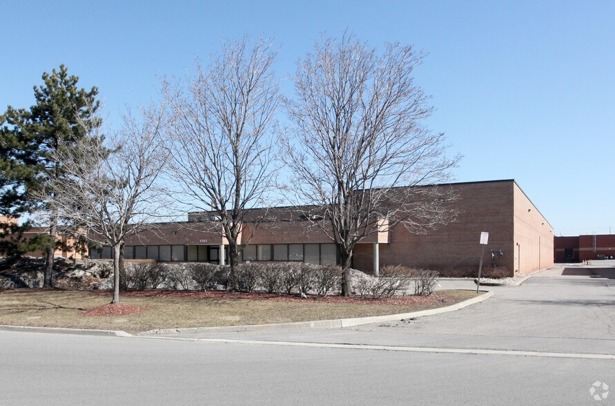 6185 Kestrel Rd, Mississauga, ON à louer - Photo du bâtiment - Image 2 de 3