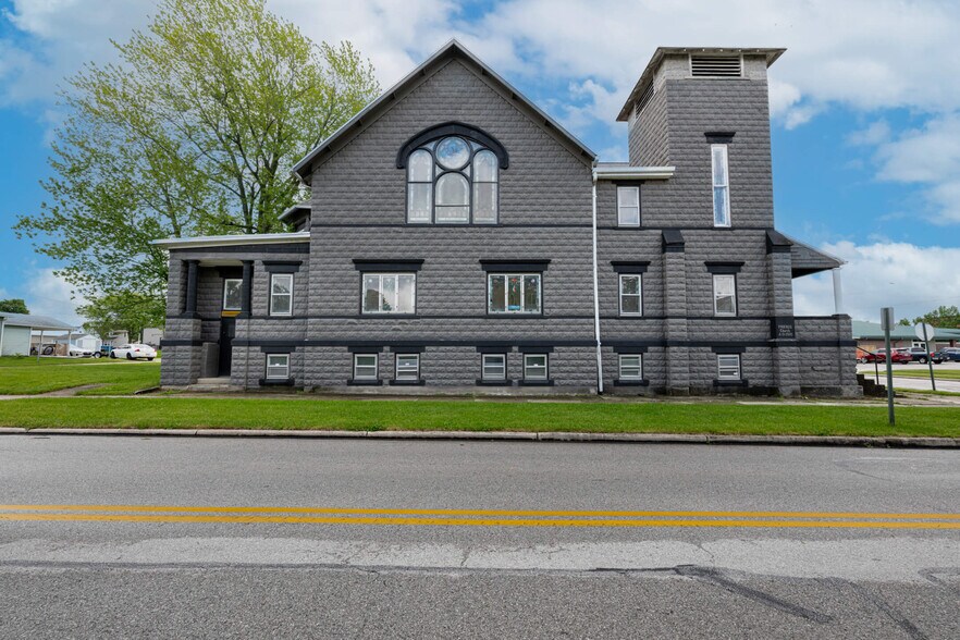 118 N Pine St, Saint Marys, OH à vendre - Photo du bâtiment - Image 2 de 11