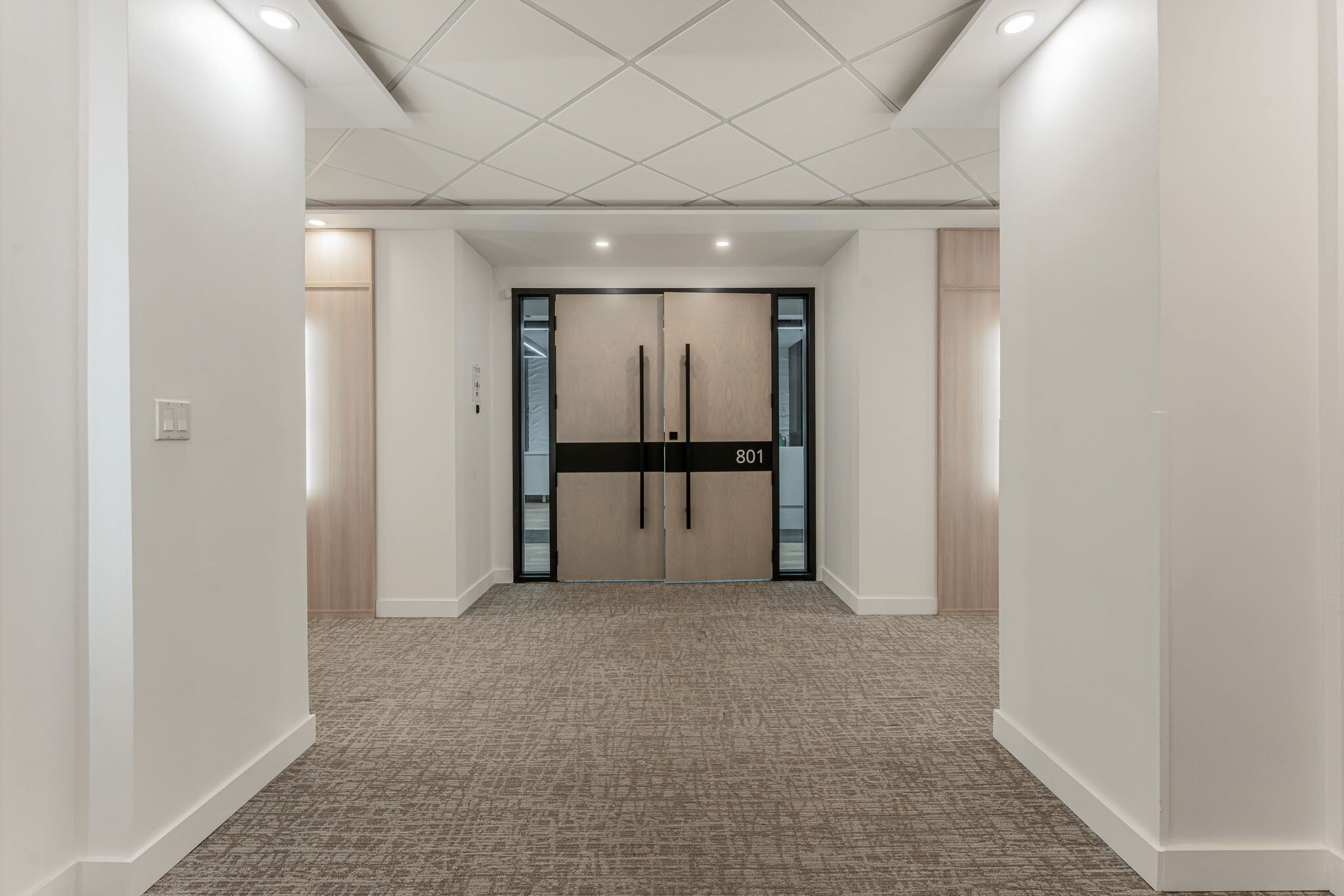 501-507 Pl d'Armes, Montréal, QC à louer Photo du bâtiment- Image 1 de 11