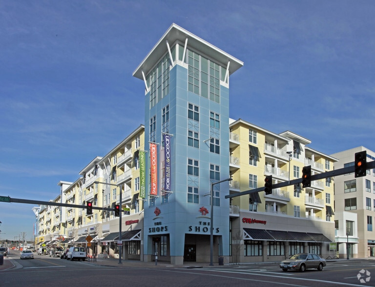 332 Laskin Rd, Virginia Beach, VA for lease - Building Photo - Image 3 of 120