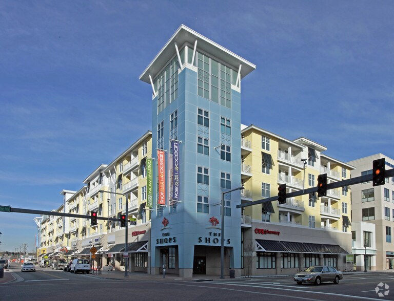 332 Laskin Rd, Virginia Beach, VA à louer - Photo du bâtiment - Image 3 de 120