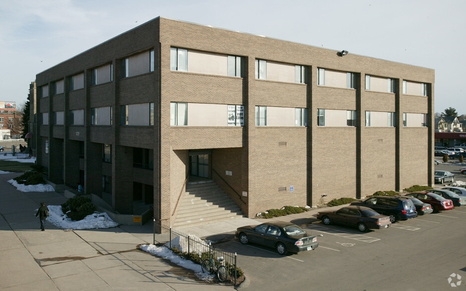 1229-1251 Albany Ave, Hartford, CT à louer - Photo du bâtiment - Image 2 de 8