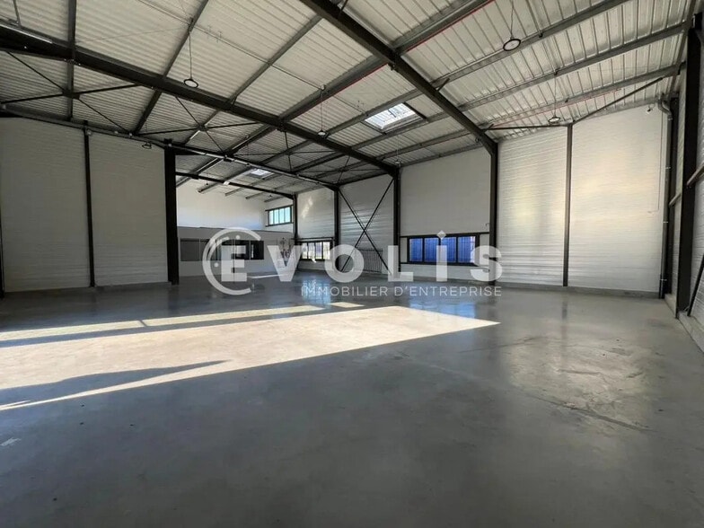 Bureau dans Saint-Priest à louer - Photo du bâtiment - Image 2 de 18